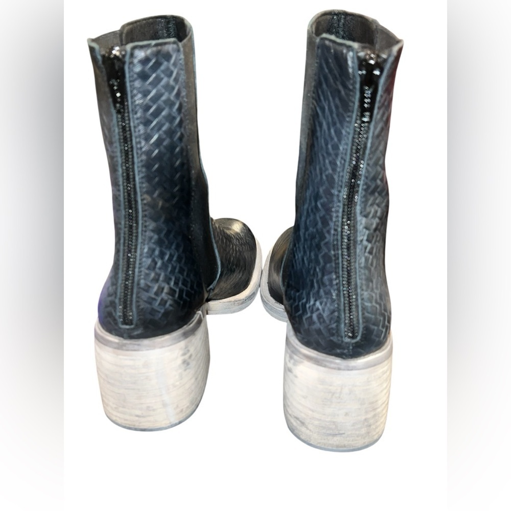 Free People Essential Chelsea Boots . - Picture 4 of 12